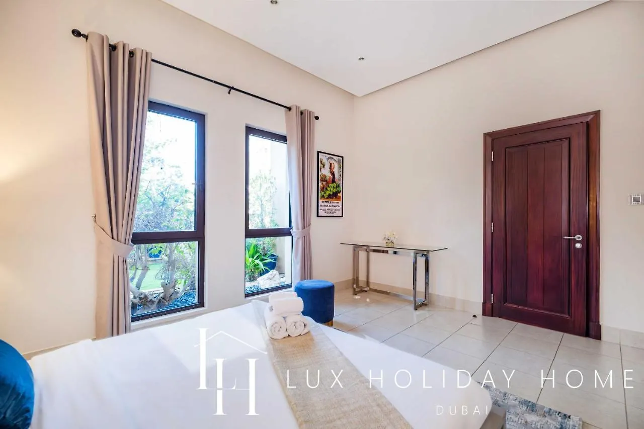 Lux The Burj Khalifa View Garden Suite Dubai Apartment