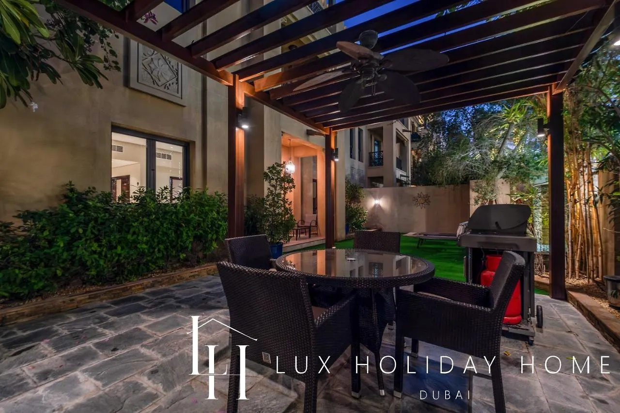 Lux The Burj Khalifa View Garden Suite Dubai