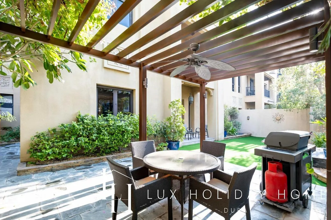 Lux The Burj Khalifa View Garden Suite Dubai Apartment